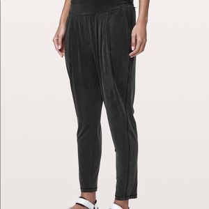 Lululemon Into Something Good Pant size 10 NWT